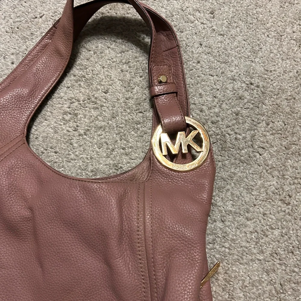 Michael Kors Brown mauve Hobo Bag with Pebbled Leather‎ and MK Charm